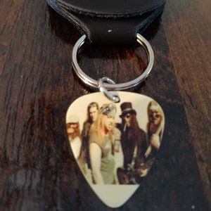 GUNS N ROSES GROUP GUITAR PICK KEYCHAIN